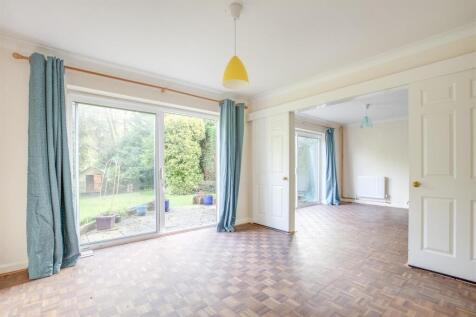 31 Wheeler Avenue, HP10 8EN-14.jpg