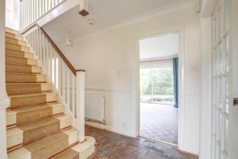 31 Wheeler Avenue, HP10 8EN-24.jpg
