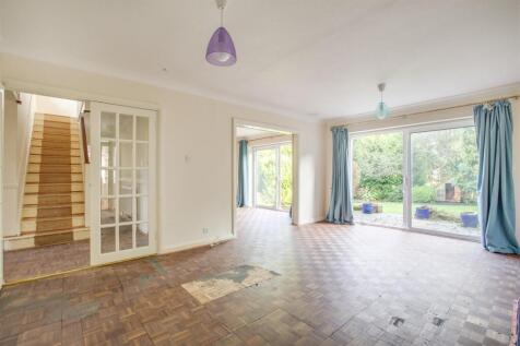 31 Wheeler Avenue, HP10 8EN-12.jpg