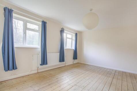 31 Wheeler Avenue, HP10 8EN-7.jpg