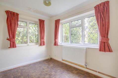 31 Wheeler Avenue, HP10 8EN-10.jpg