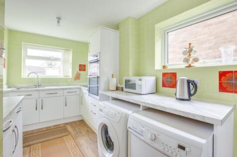 23 Dashfield Grove, Widmer End, HP15 6AJ-11.jpg