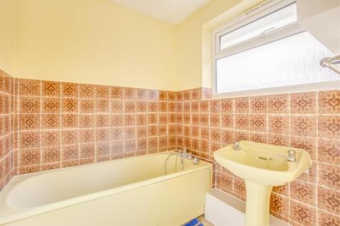 23 Dashfield Grove, Widmer End, HP15 6AJ-5.jpg