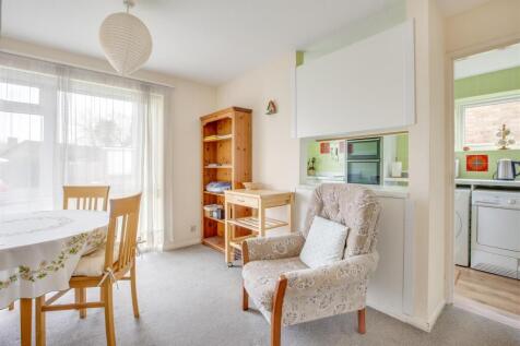 23 Dashfield Grove, Widmer End, HP15 6AJ-15.jpg