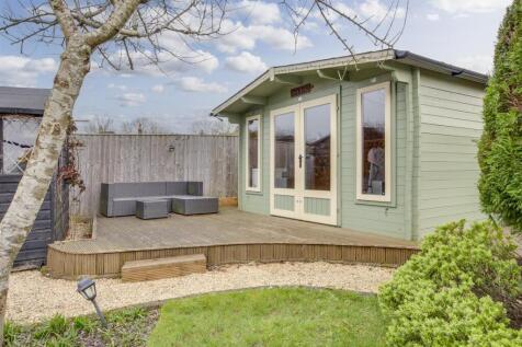 98 Windmill Lane, HP15 6AU-21.jpg