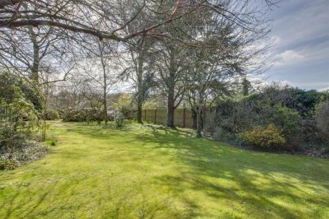 40 Wycombe Road, HP15 6RY-17.jpg