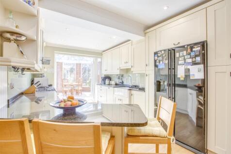 40 Wycombe Road, HP15 6RY-12.jpg