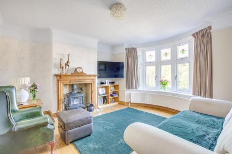 40 Wycombe Road, HP15 6RY-11.jpg
