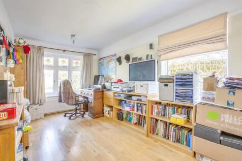 40 Wycombe Road, HP15 6RY-14.jpg