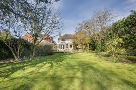 40 Wycombe Road, HP15 6RY-18.jpg