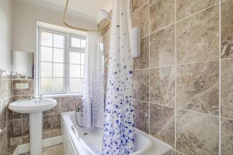 60A Mandeville Road, HP21 8AG-6.jpg