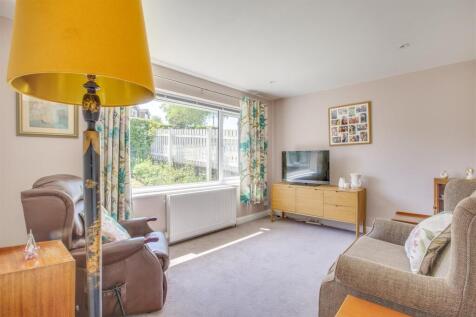 1 Georges Hill, HP15 6BE-1.jpg