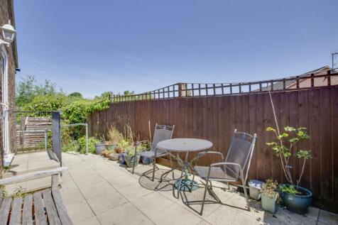 1 Georges Hill, HP15 6BE-8.jpg