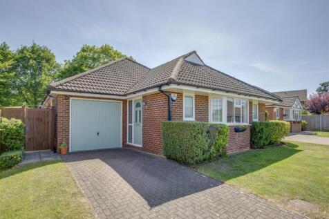 4 Gardner Close, HP15 6HT-16.jpg