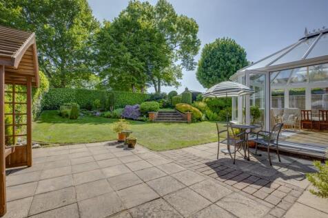 4 Gardner Close, HP15 6HT-12.jpg