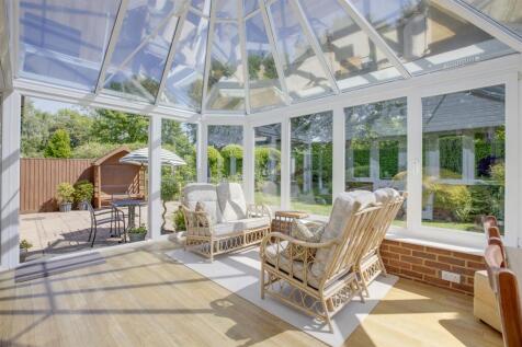 4 Gardner Close, HP15 6HT-11.jpg