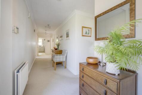 4 Gardner Close, HP15 6HT-5.jpg