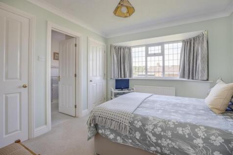 4 Gardner Close, HP15 6HT-1.jpg