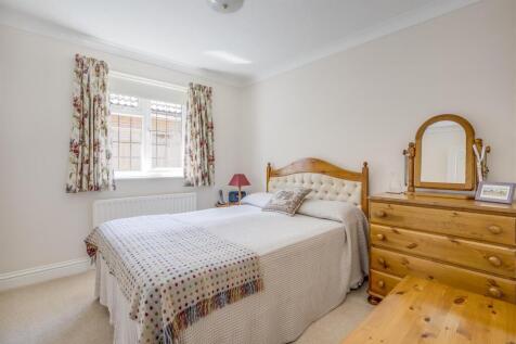 4 Gardner Close, HP15 6HT-6.jpg