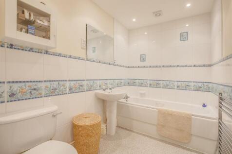 4 Gardner Close, HP15 6HT-4.jpg