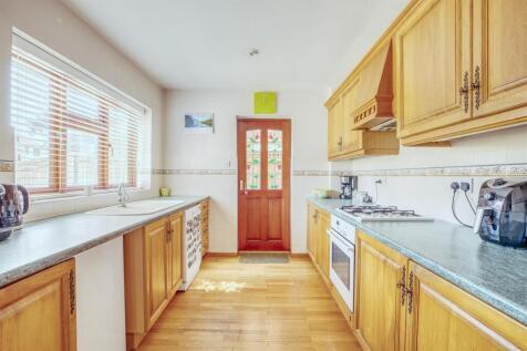 39 Eastern Dene, HP15 7BS-10.jpg