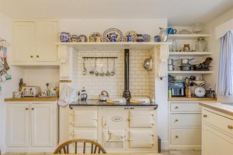 38 Wycombe Road, HP15 6RY-16.jpg
