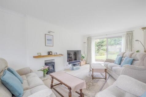 43 Wheeler Avenue, HP10 8EB-6.jpg