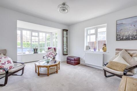16 Wycombe Road, HP15 6RY-7.jpg