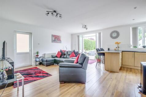 16 Wycombe Road, HP15 6RY-9.jpg