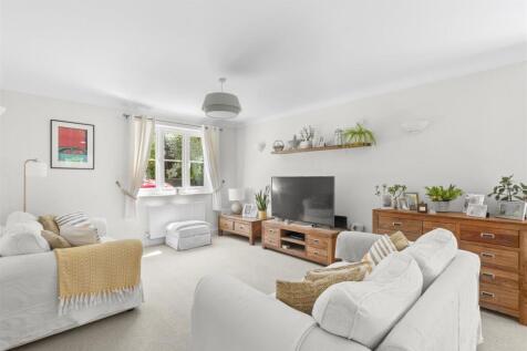 42 Brimmers Hill, HP15 6NP-4.jpg
