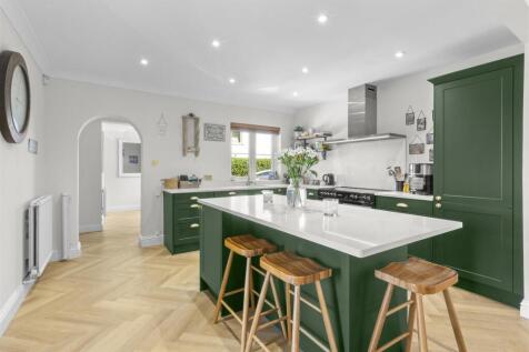 42 Brimmers Hill, HP15 6NP-7.jpg