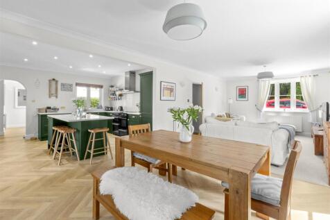 42 Brimmers Hill, HP15 6NP-6.jpg