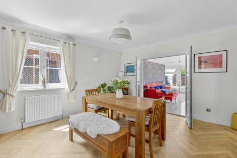 42 Brimmers Hill, HP15 6NP-5.jpg
