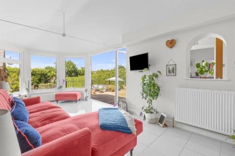 42 Brimmers Hill, HP15 6NP-11.jpg