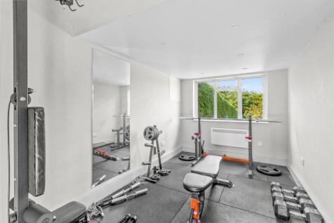 42 Brimmers Hill, HP15 6NP-15.jpg