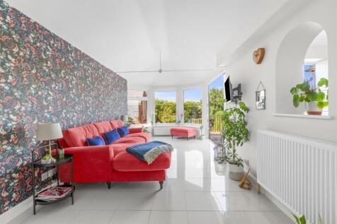 42 Brimmers Hill, HP15 6NP-10.jpg