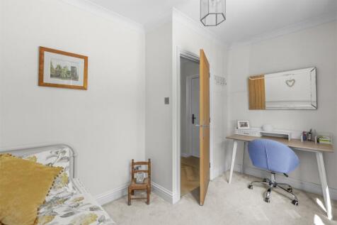 42 Brimmers Hill, HP15 6NP-22.jpg