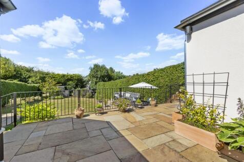 42 Brimmers Hill, HP15 6NP-21.jpg
