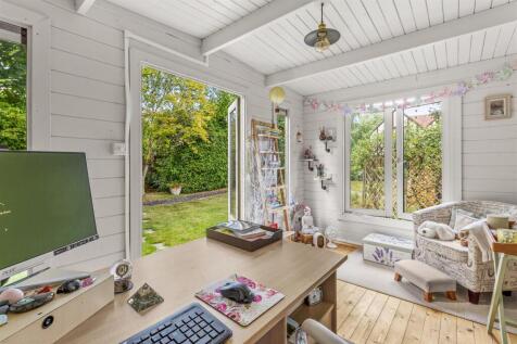 31 Beech Tree Road, HP15 6UR-12.jpg