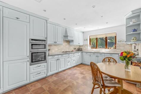 31 Beech Tree Road, HP15 6UR-21.jpg