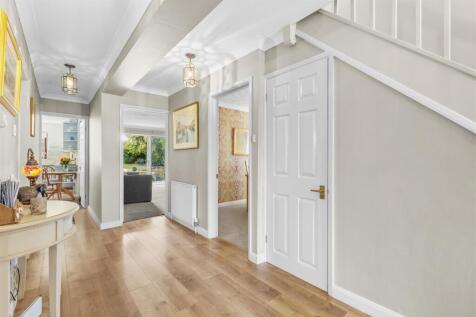 31 Beech Tree Road, HP15 6UR-24.jpg