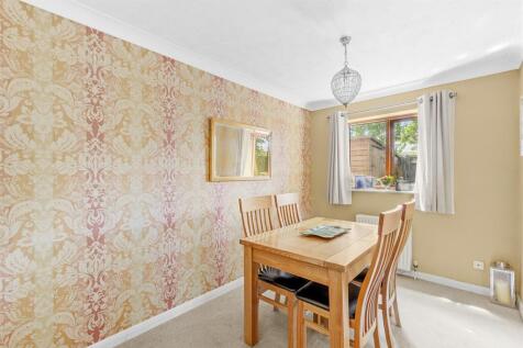 31 Beech Tree Road, HP15 6UR-19.jpg