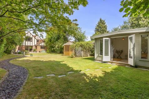31 Beech Tree Road, HP15 6UR-11.jpg