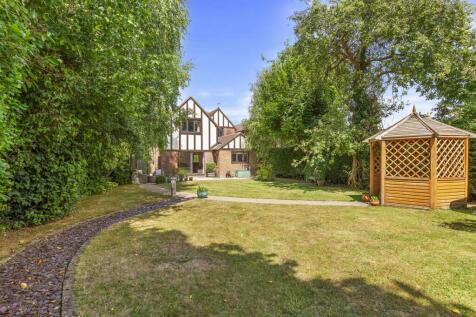 31 Beech Tree Road, HP15 6UR-10.jpg