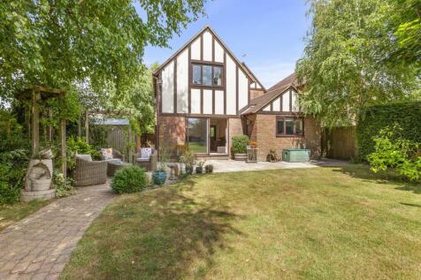 31 Beech Tree Road, HP15 6UR-8.jpg
