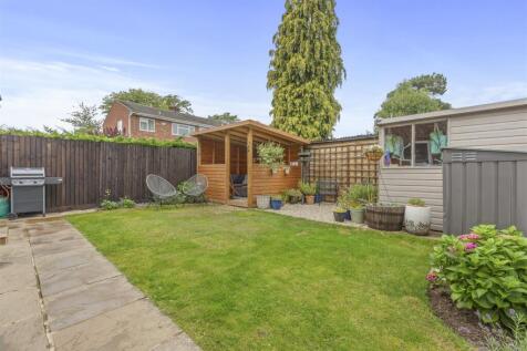 98 Cedar Avenue, HP15 7EF-12.jpg