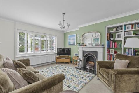 98 Cedar Avenue, HP15 7EF-6.jpg