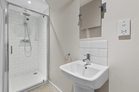 98 Cedar Avenue, HP15 7EF-11.jpg