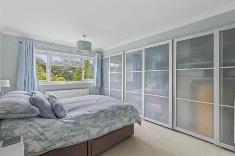 98 Cedar Avenue, HP15 7EF-2.jpg