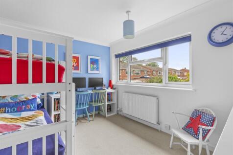 98 Cedar Avenue, HP15 7EF-1.jpg